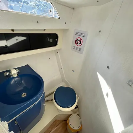 Barco Amplio Con 2 Camarotes / Comfy Boat With 2 Bedrooms - Barcelone