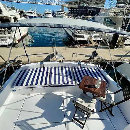 Botel Barco Amplio Con 2 Camarotes / Comfy Boat With 2 Bedrooms - *